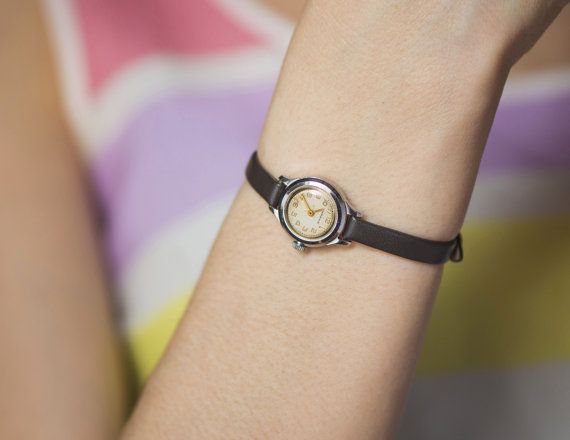 Leather Band Wrist Watches for Women